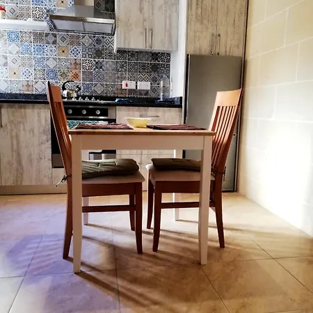 Apartment Comfy 3 Minutes From Marsalforn