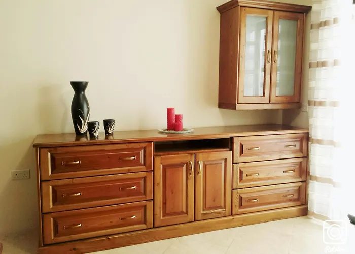 Comfy 3 Minutes From *